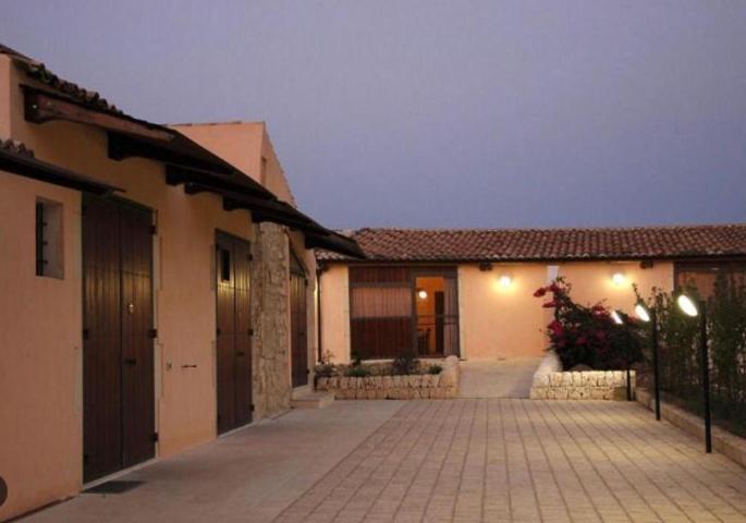 Agriturismo La Fiumara Villa Noto Bagian luar foto